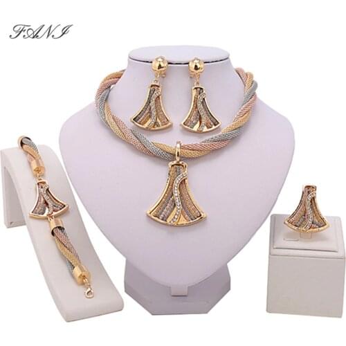 Fani Exquisite Dubai gold Jewelry Set Wholesale Luxury Nigerian Woman Wedding Fashion African Beads Jewelry Set Costume Design