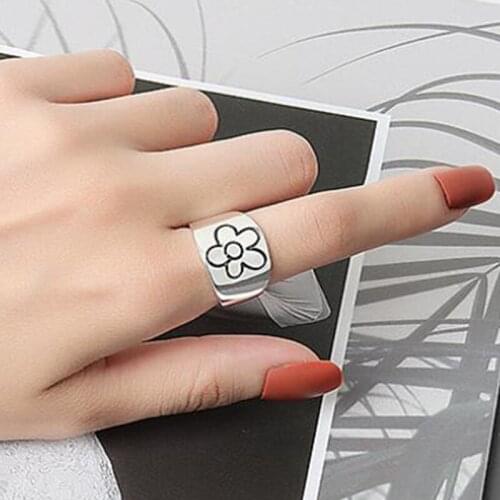 2021 Fashion Charm Jewelry Gloss Wide Ring Lady Flower Pattern Silver Color Index Rings For Women anillos