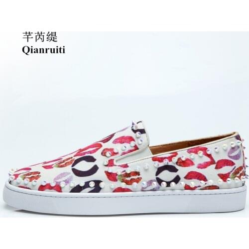 Qianruiti Men Rivet Sneakers Spike Shoes Flat Canvas Slip-on Low Top Printing Lips-shape Men Runway Chaussures Hommes EU39-EU47