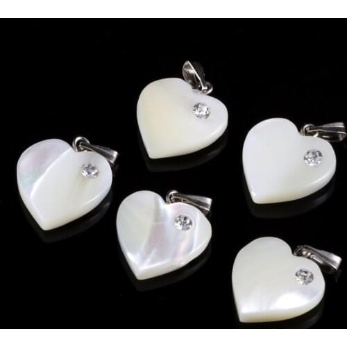 2Pcs 15*17MM Necklace Pendant Charms Love Heart Shape Natural White Shell Carving Pendant Jewelry Making Christmas Charms