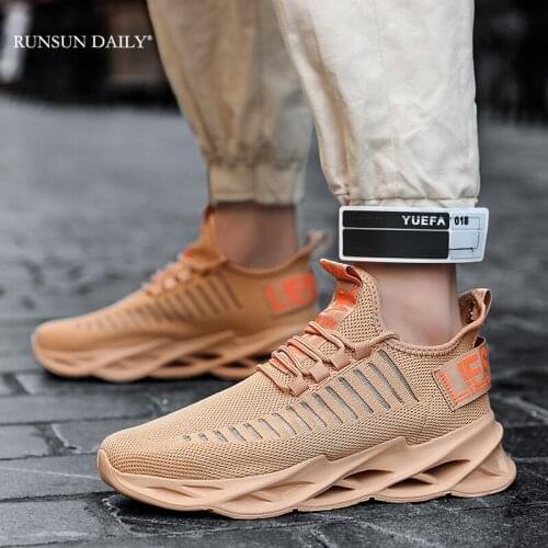 New Sneakers for Running Sports Shoes Men Shoes Summer Lightweight Breathable Soft Bottom Training Shoes