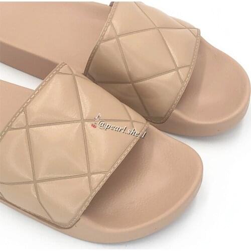 2021 New Ladies Faux rabbit fur slippers Outside shoes slippers famous brands Comfortable Faux Fox fur Winter slippersppers