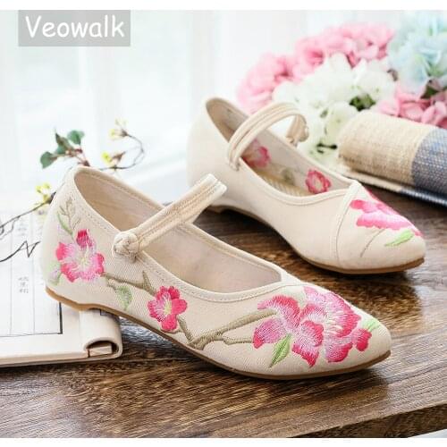 Veowalk Vegan Women Canvas Flowers Embroidered Ballet Flats Pointed Toe Handmade Chinese Style Ladies Casual Old Beijing Shoes