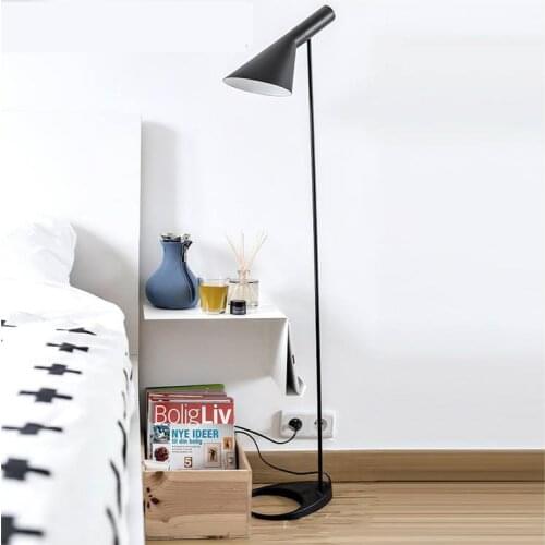 Nordic Iron Black Floor Lights Designer Standing Lamp for Living Room Bed Lamp Decor Modern Corner Free Stand Light E27 Lamps