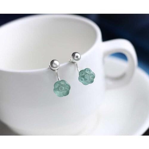 Natural green fluorescent oil ear nail woman sends friend mother