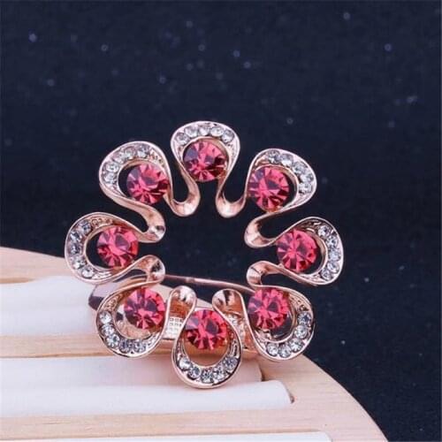 Crystal Rhinestone Brooches Pin Large Flower Pins and Brooch Women Wedding Party Casual Brooch Pins Gifts Clothes Accessories