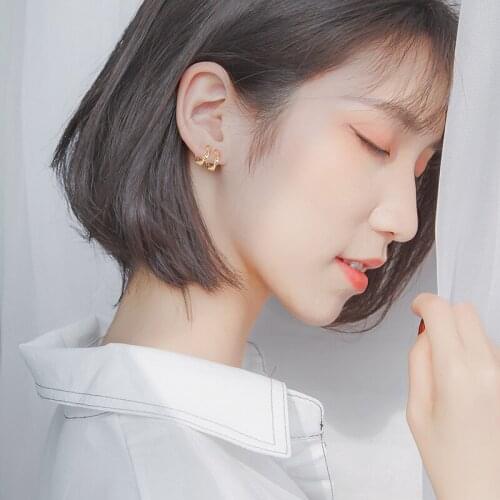 2021 New Korean Design Mobius Earrings Fashion Charm Womens Body Penetration Ear Buckle Elegant Womens Cocktail Jewelry