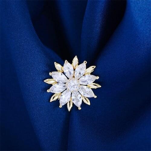 2020 New Mini Cubic Zirconia Flower Brooches for Women Men Suit Lapel Pins Bags Accessories Luxury Crystal Jewelry broche femme