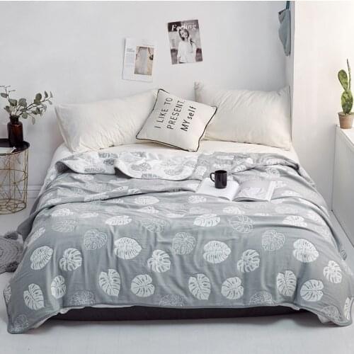 Baby-grade six-layer blanket is soft and breathable which suits for the environment of nap、travel and leisure