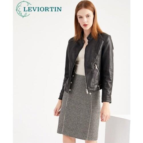 Women Fleece PU leather Jacket 2021 Autumn Winter Mandarin Collar Solid Hat Detachable Rivet Zipper Casual Women Leather Coat