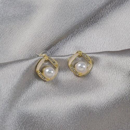 QiLuxy New Fashion Gold Color Zircon Pearl Stud Earrings Elegant Pearl Crystal Earrings for Women Brincos Jewelry Wholesale