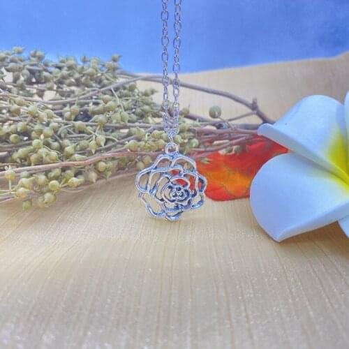 Fashion New Alloy Fancy Necklace Pendant Gift for Lady Girl Female Treasure Necklace Pendant