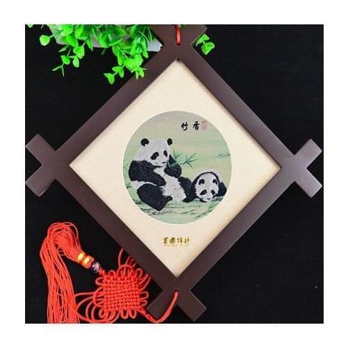 Frame painting derrick home decoration Chinese characteristics handicrafts，Sichuan Qiang embroidery，Panda screen, send friends