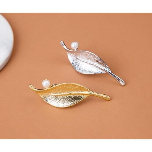 Classic Design Simulation Leaf Pearl Brooch For Women Girls Fashion scarf Collar Lapel Badge Pin Jewelry Party Gifts