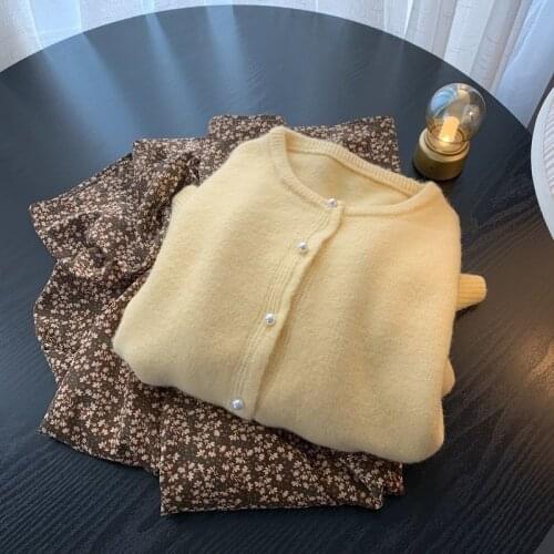 2021 new pearl buckle autumn and winter fashion western style knitted cardigan women round neck inner solid color sweater jacket