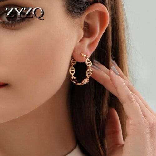 ZYZQ Fashion Metal C-shaped Hollow Pig Nose Hoop Earrings For Women Exaggerated Geometric Earrings Fashion Party Jewelry