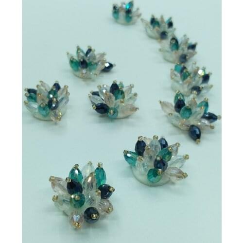10pcs/lot 3D Handmade rhinestone beaded Patches for clothing sew on 3*3cm colorful crystal parches Embroidery flowers applique