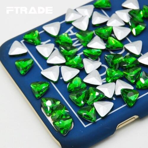 Hot Sale High Quality Tri-angle Shape Class Crystal Emerald Color Pointback Rhinestones For Jewelry Wedding Dress Headpiece