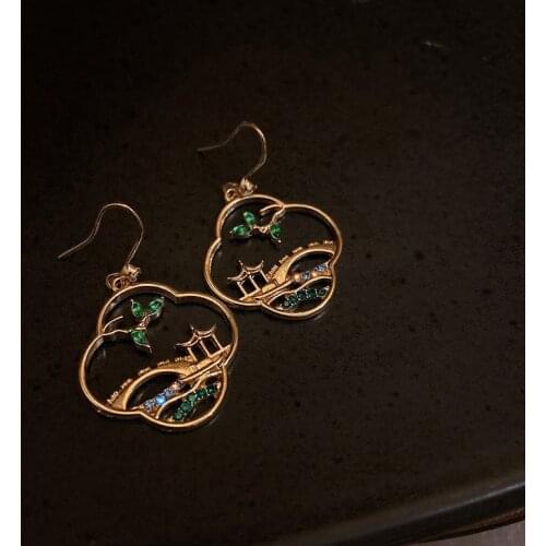 Chinese Style Vintage Jewelry Gold Color Alloy Sparkly Rhinestone Bridge Earrings for Women Big Hollow Geometric Drop Earrings