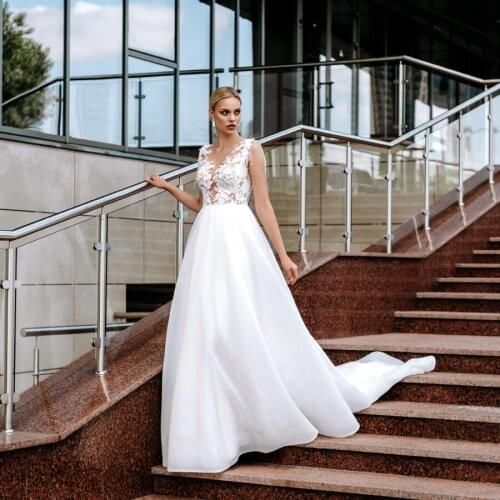 2020 Custom Made Scoop Neckline Sheer Back White Wedding Dresses Lace Appliques vestido de noiva Wedding Gowns