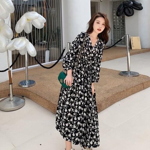 2021 autumn new dress female V-neck long-sleeved black temperament waist slimming floral dress