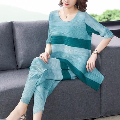 Striped printed pleated T-shirt + chic trendy cropped trousers women loose casual Miyak two-piece set large size autumn suits