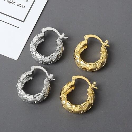 Newest Hot Sale Fashion Female 925 Sterling Silver Wild Lingge Circle Clip Earrings For Woman Jewelry