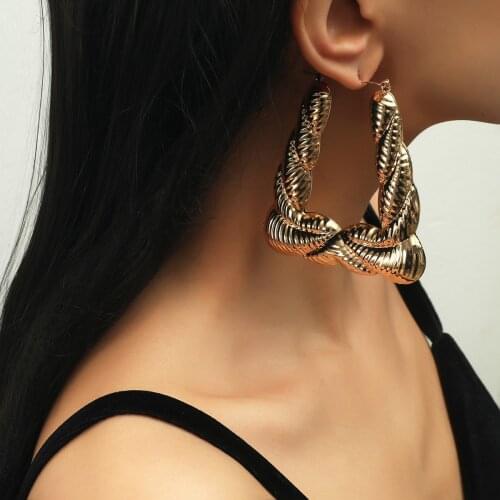 2021 New Exaggerated Twist Geometric Golden Earrings Womens Fashion Retro Dangle Earrings Jewelry Accessories