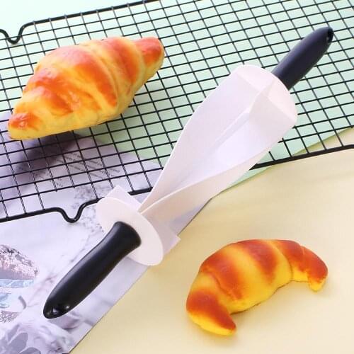 Croissants Rolling Cutter Pastry Bread Roller Baking Fondant Cake Decorating Tools Pastry Food Grade ABS Cutter Biscuit Mold