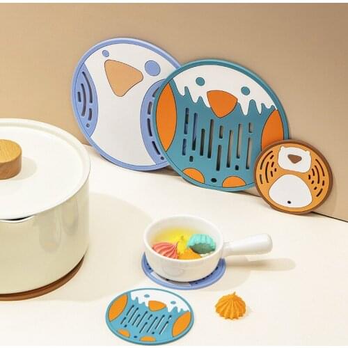 1pcs cartoon heat insulation pad large PVC dining table mat kitchen anti-scalding pot mat creative thick non-slip coaster
