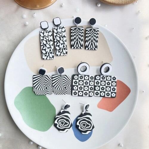 UJBOX New Fashion Acrylic 3D Embossing Flower Butterfly Earrings for Women Girls Geometric Drop Dangle Earrings Jewelry Gift