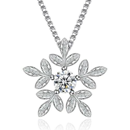 Exquisite Snowflake Pendant Necklace Charming Women Wedding Party Jewelry Fashion Christmas Girl Gifts