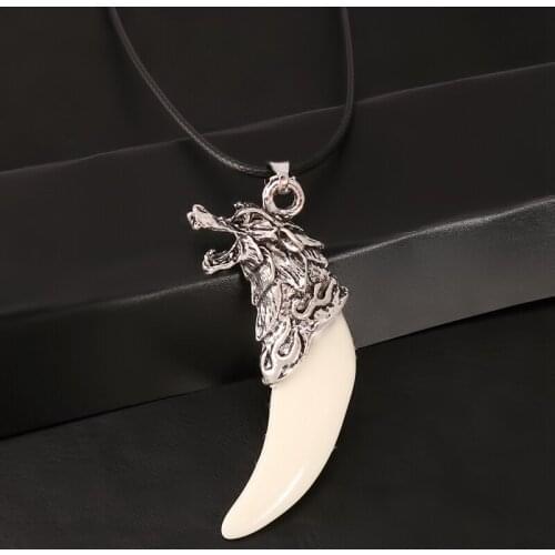 Wolf Tooth Men Necklace Fashion Resin Wolf Tooth Alloy Wolf Head Pendant Necklace With Leather Rope Jewelry
