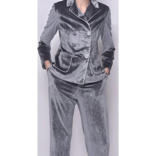 The elegant fabric of the new velvet suit version in spring 2021 is soft and comfortable