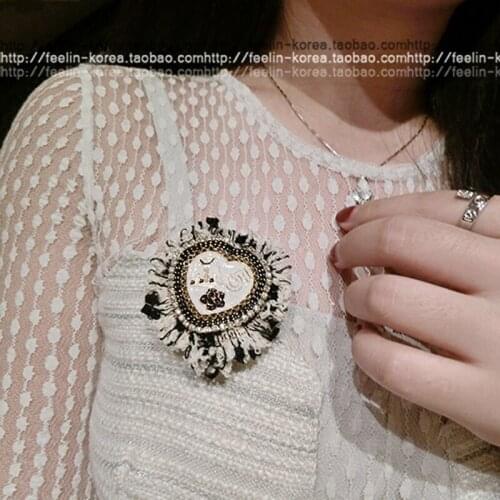 Vintage handmade lace yarn metal classical design digital five 5 queen pin brooch pinch hair clip Dual-use jewelry