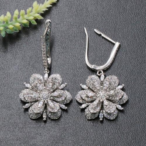 Lanyika Fashion Jewelry Luxury Lucky Classic Snow Flower Earrings Stud Micro Pave Zircon Engagement Party Popular Earrings Gift