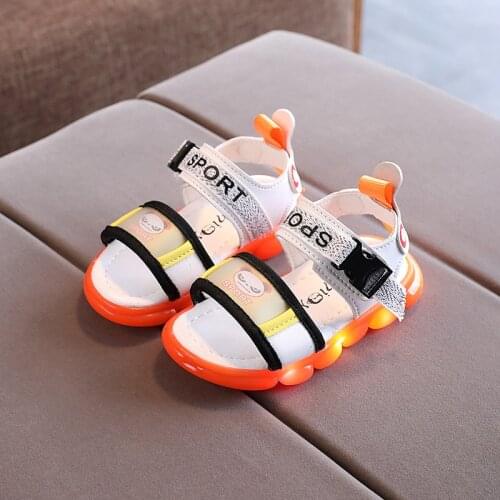 2021 Size 21-30 Glowing Beach Sandals Summer Kids Shoes for Boys 1-6 Years Kids Led Sandals Soft Bottom Baby Fashion Beach Shoes