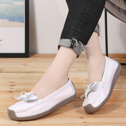 New Large Size 35-41 Flat Shoes Womens Leather Fashion Casual Loafers Super Soft Bottom Bow Solid Color Womens Shoes B21-35