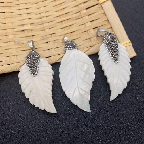 1 Piece of Natural Shell Pendant Leaf-shaped White Freshwater Shell Carved with Diamonds DIY Ladies Necklace Gift Beach Jewelry