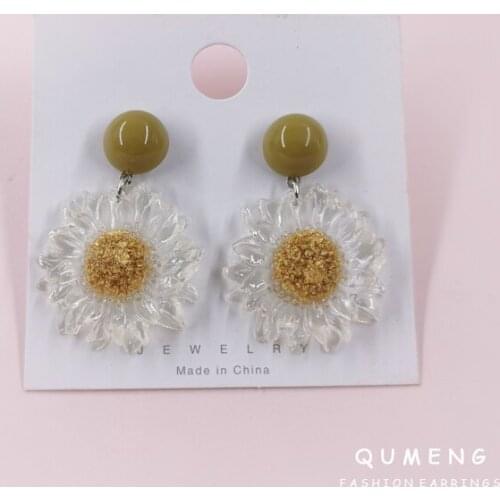 2021 New Sweet Simple daisy Resin transparent crystal flower pendant earrings Sunflower Temperament Girl Statement jewelry