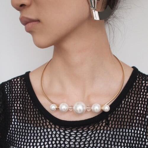 Fashion Metal Torques Simulated Pearl Choker Necklace For Women Statement Bib Collar Maxi Necklace Jewelry UKMOC