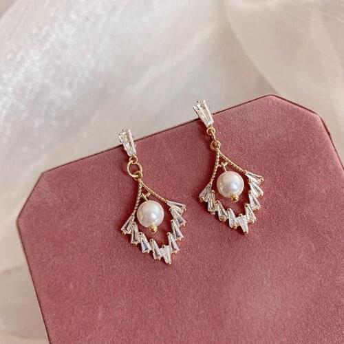 Sweet Girl Earrings Fashion New Temperament Crystal Imitation Pearl Niche Design Net Red Womens Earrings Manufacturers Kolczyki