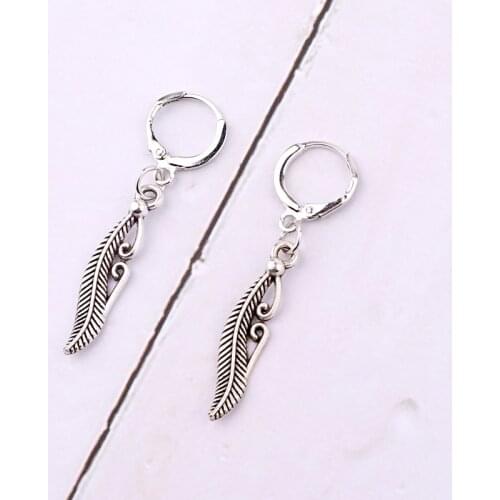 1Pair Vintage Long Feather Leaves Hoop Earrings Punk Retro Ethnic Leaf Pendant Endless Circle Earrings Female Jewelry E597
