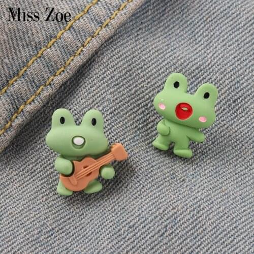 Frog Pins Plastic Clay Singing and Playing Guitar Brooch Screaming Froggy Lapel Pin Badges Fashion Trend Frog Jewelry