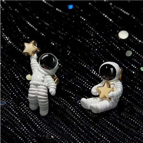 2PC Asymmetric Pentagram Contracted Earrings Creative Cartoon Space Astronauts Small Stud Earrings Fashion Woman Earrings