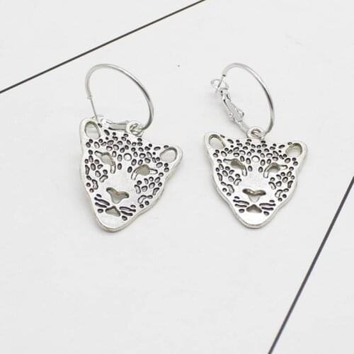 Popular! Fashion hollow leopard head earrings, animal pendant earrings, circle earrings, ladies charm party jewelry gifts