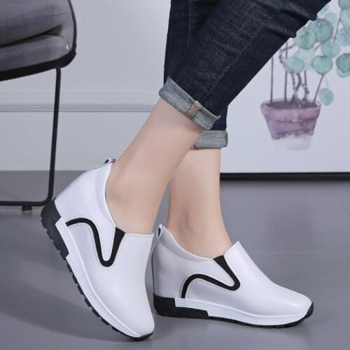 2021 Spring New Height Increasing Insole Leather White Shoes Female Student All-Matching Breathable Thick-Soled Leather Sneakers