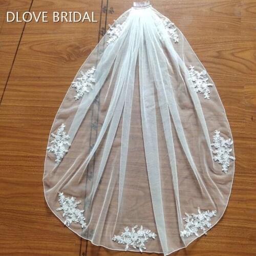Elegant Short One Layer Bridal Wedding Veil with Lace Appliques Elbow Length Metal Comb Hair Accessory White Ivory