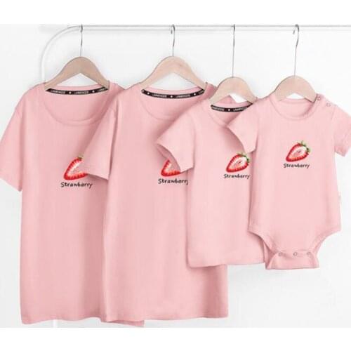 Summer Family Look Family Matching Outfits T-shirt Clothes Mother Father Son Daughter Kids Baby Strawberry Printing T-shirt