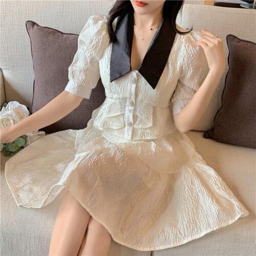 Lightly familiar Hepburn style temperament fried street elder sister suit skirt two-piece female 2021 new short sleeve